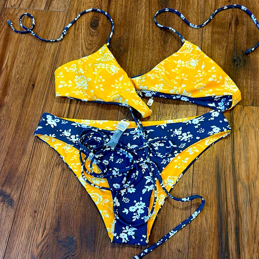 Reversible Cupshe bikini size tags intact